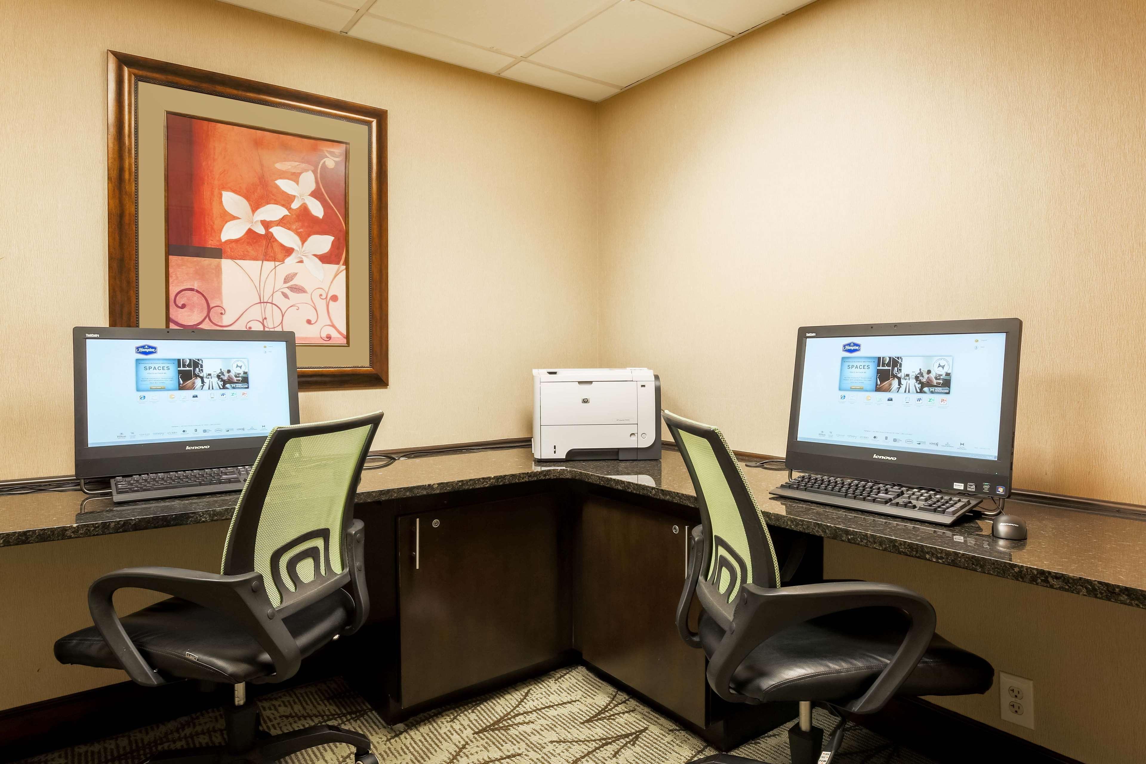 Hampton Inn Нанует Экстерьер фото
