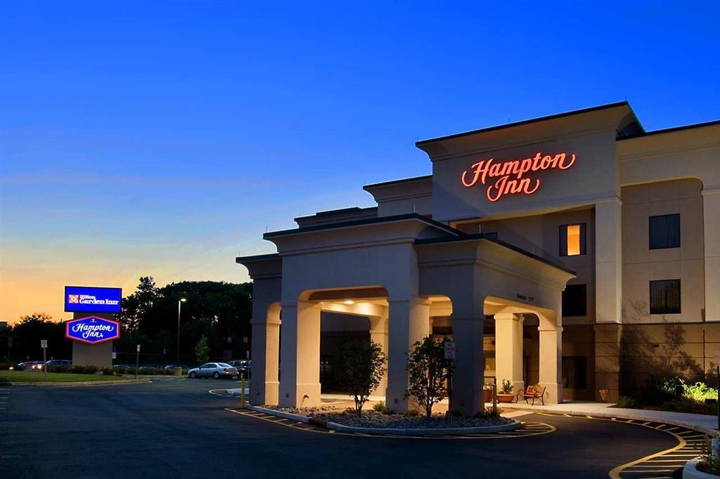 Hampton Inn Нанует Экстерьер фото