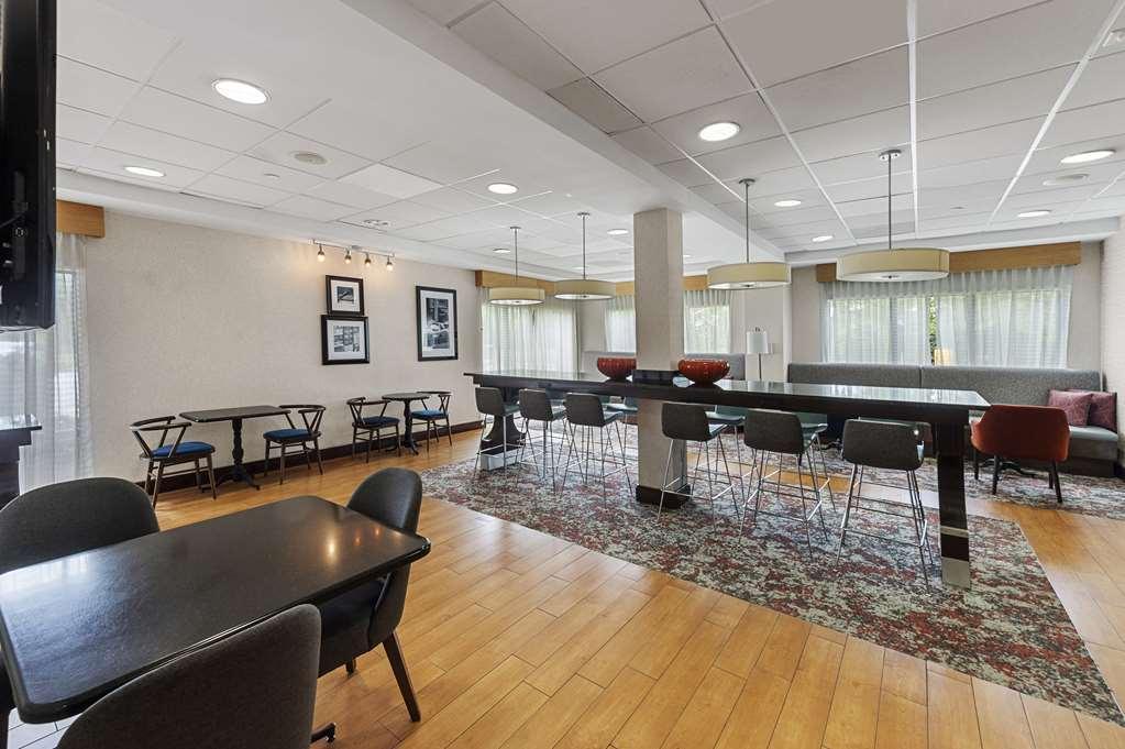 Hampton Inn Нанует Ресторан фото