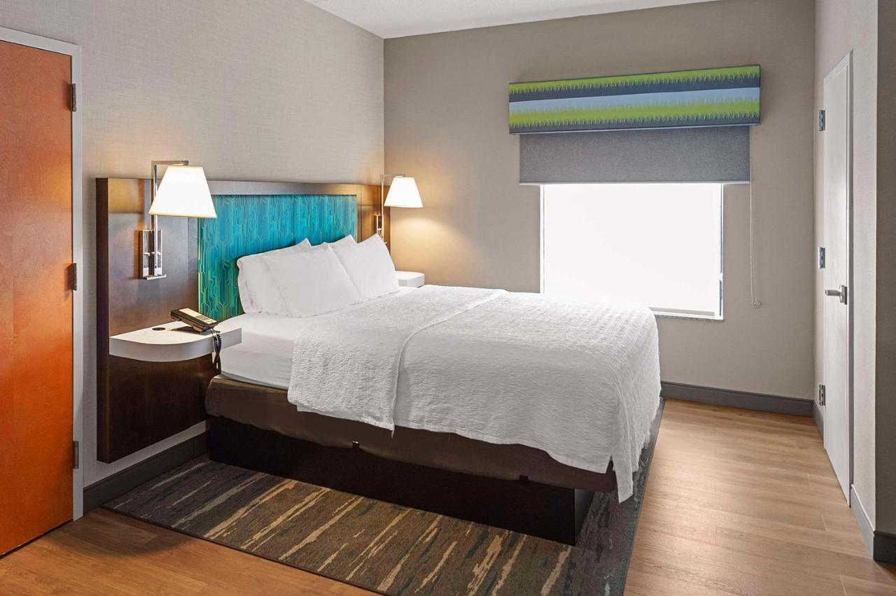 Hampton Inn Нанует Экстерьер фото