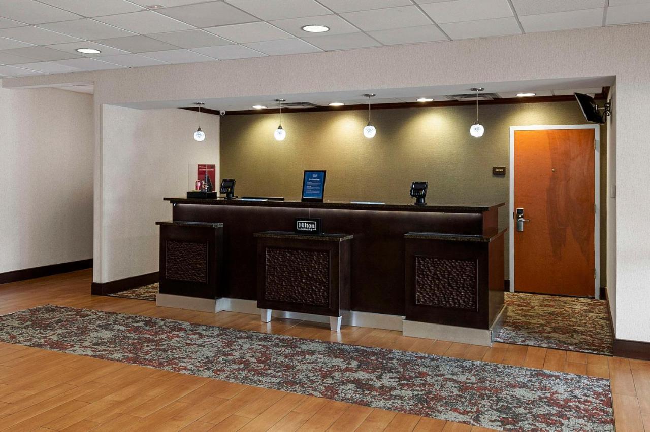 Hampton Inn Нанует Экстерьер фото