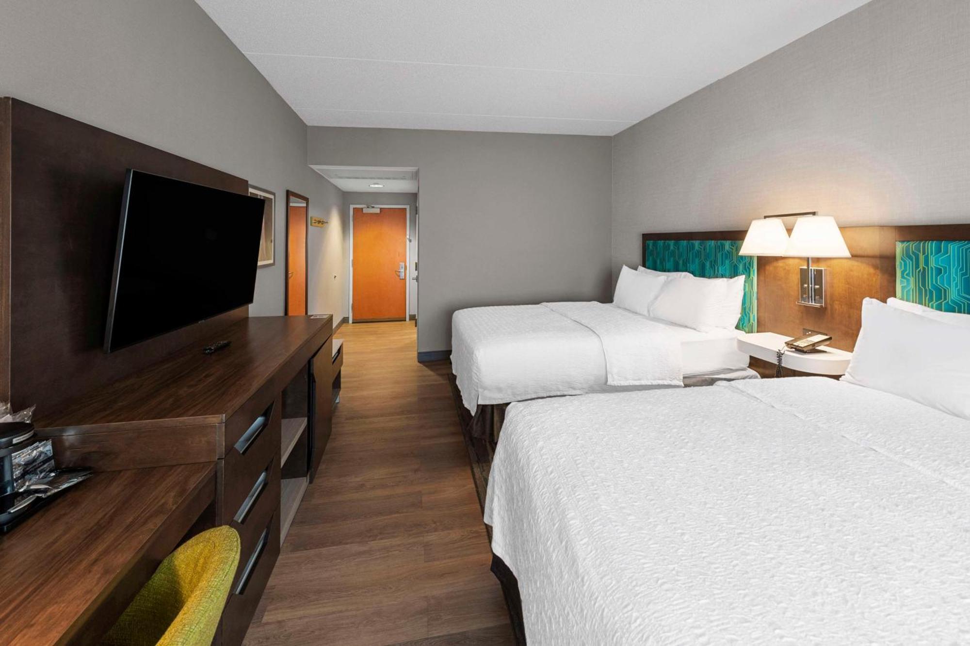 Hampton Inn Нанует Экстерьер фото