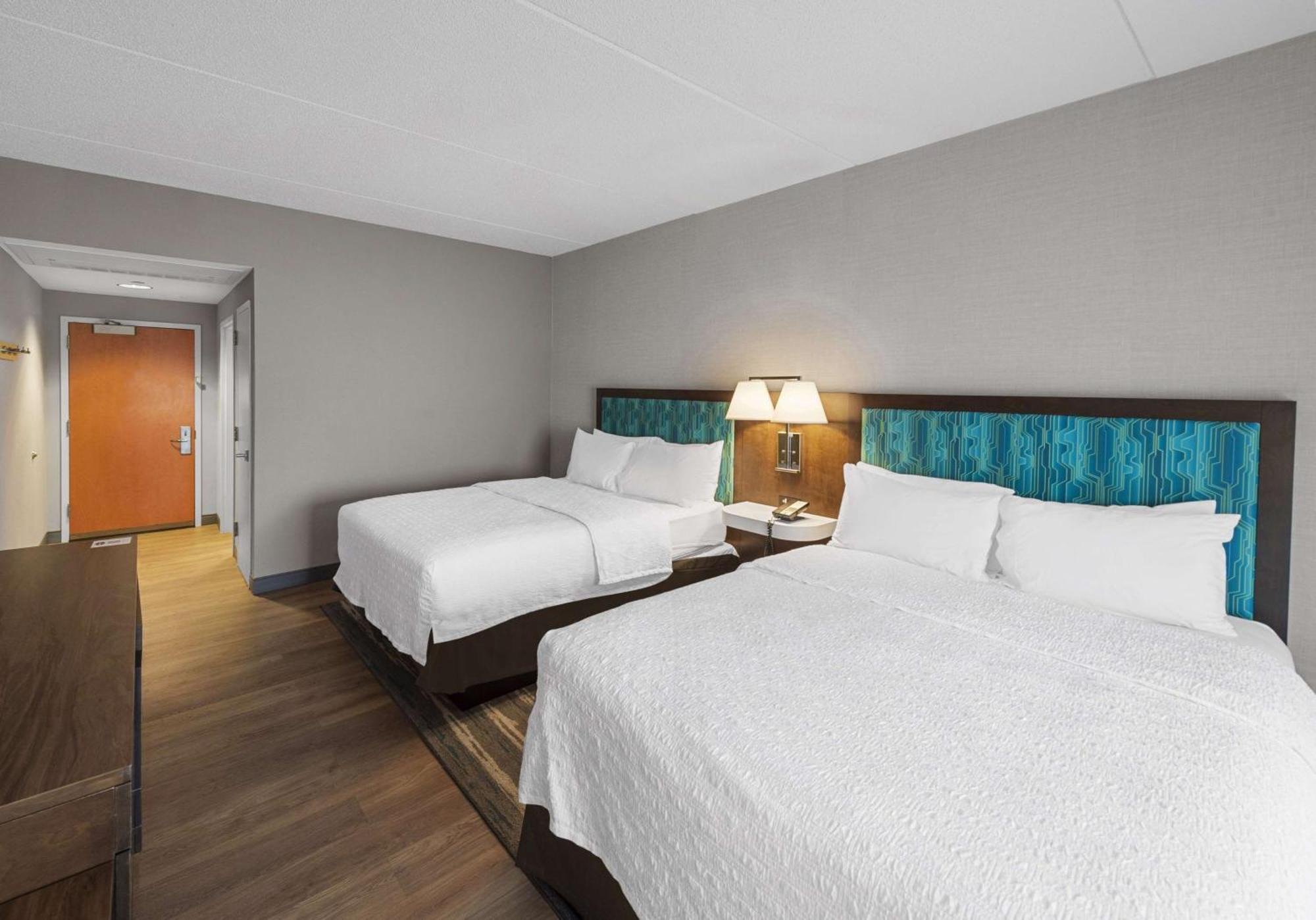 Hampton Inn Нанует Экстерьер фото